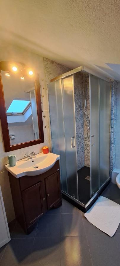 La Mansardina Apartment Vezzi Portio Bagian luar foto