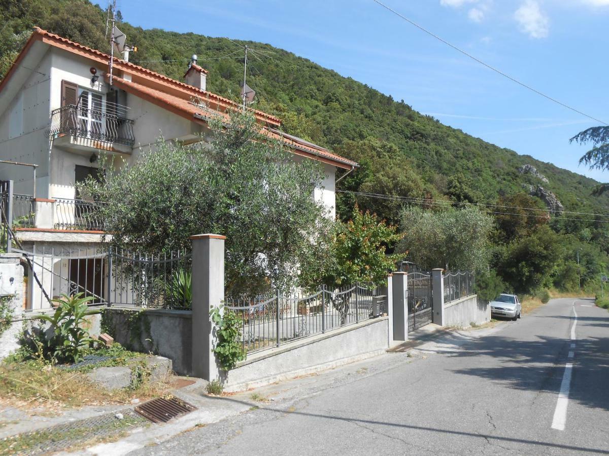 La Mansardina Apartment Vezzi Portio Bagian luar foto