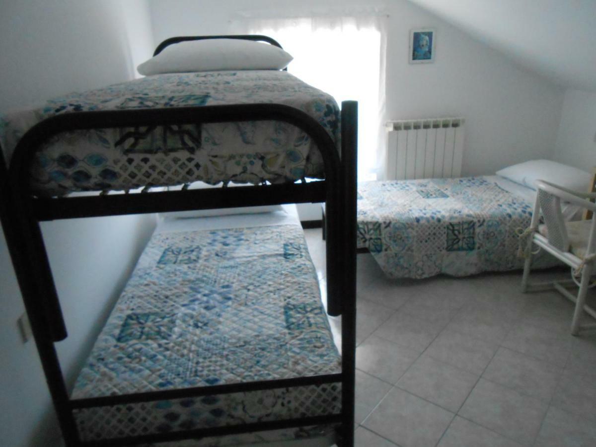 La Mansardina Apartment Vezzi Portio Bagian luar foto