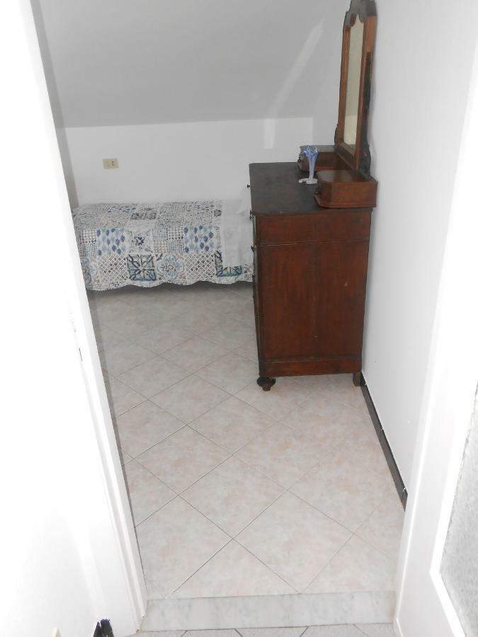 La Mansardina Apartment Vezzi Portio Bagian luar foto