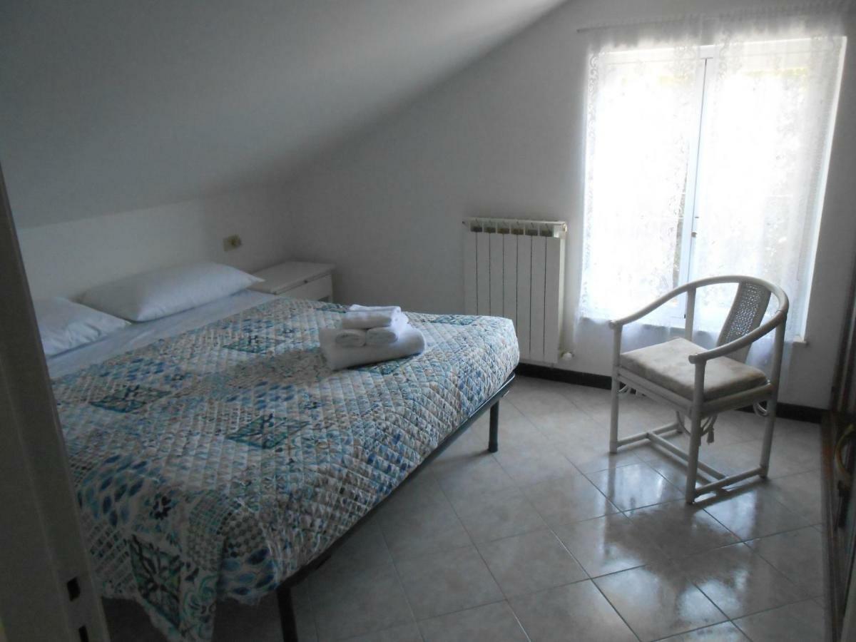La Mansardina Apartment Vezzi Portio Bagian luar foto