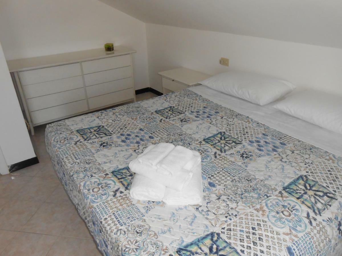La Mansardina Apartment Vezzi Portio Bagian luar foto