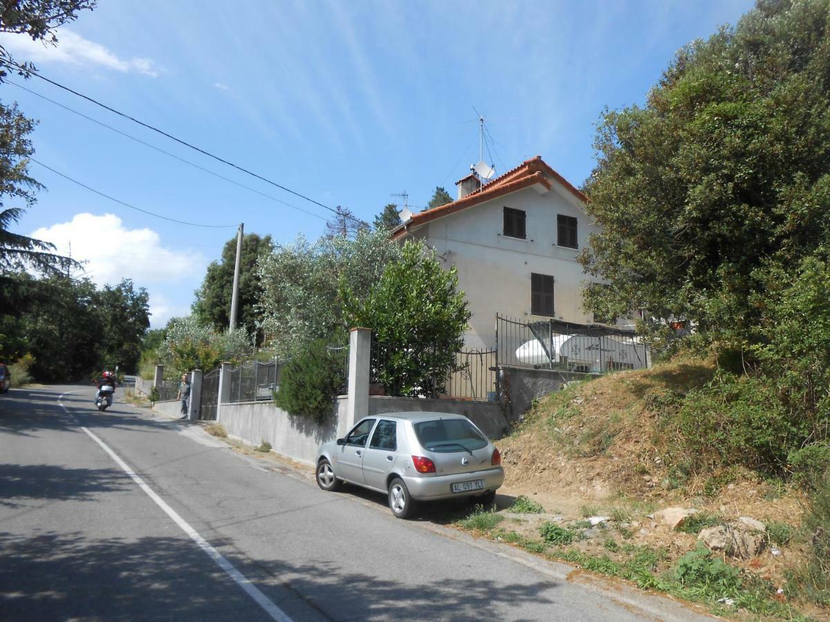 La Mansardina Apartment Vezzi Portio Bagian luar foto