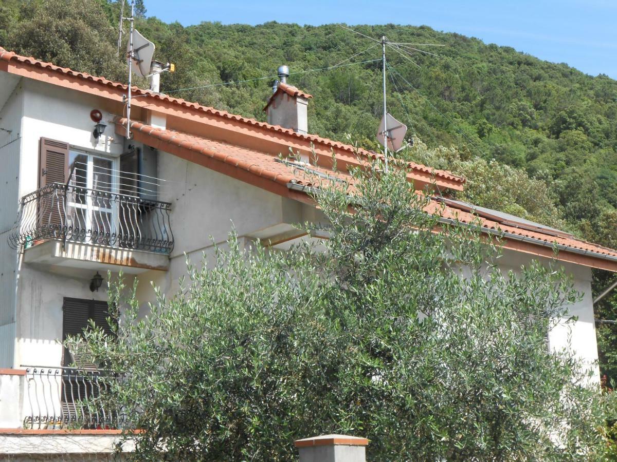La Mansardina Apartment Vezzi Portio Bagian luar foto