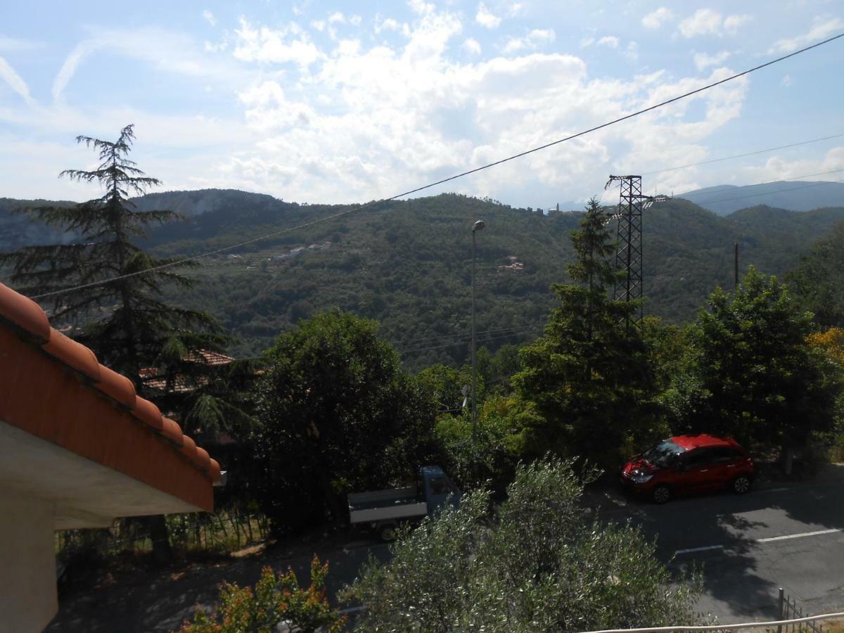 La Mansardina Apartment Vezzi Portio Bagian luar foto