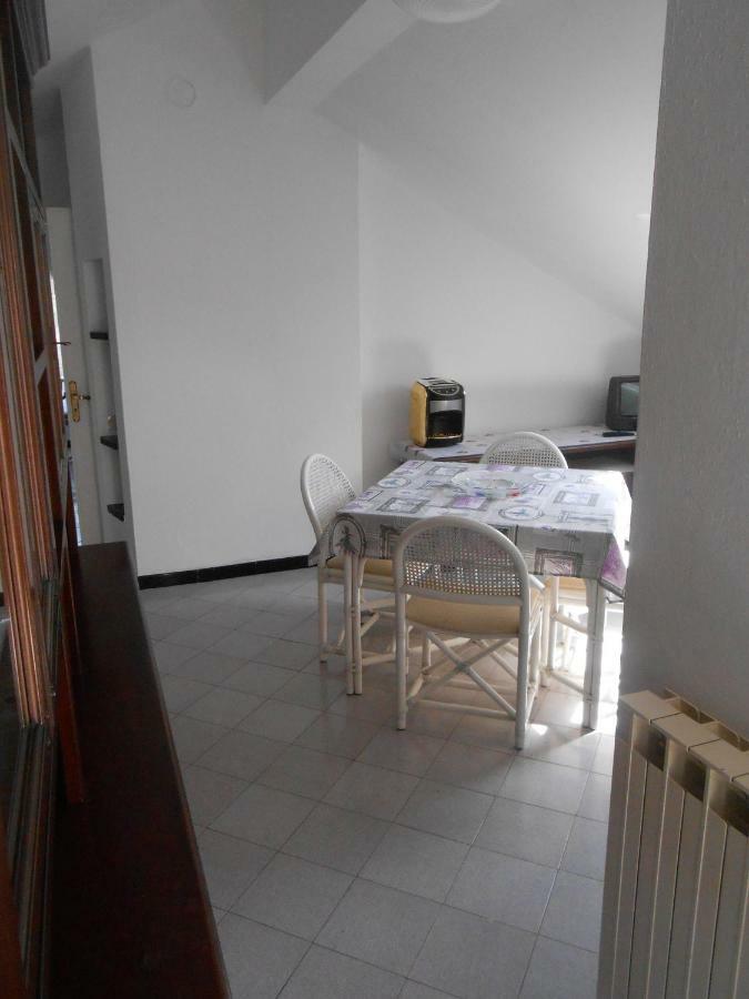 La Mansardina Apartment Vezzi Portio Bagian luar foto