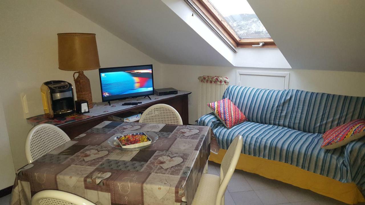 La Mansardina Apartment Vezzi Portio Bagian luar foto