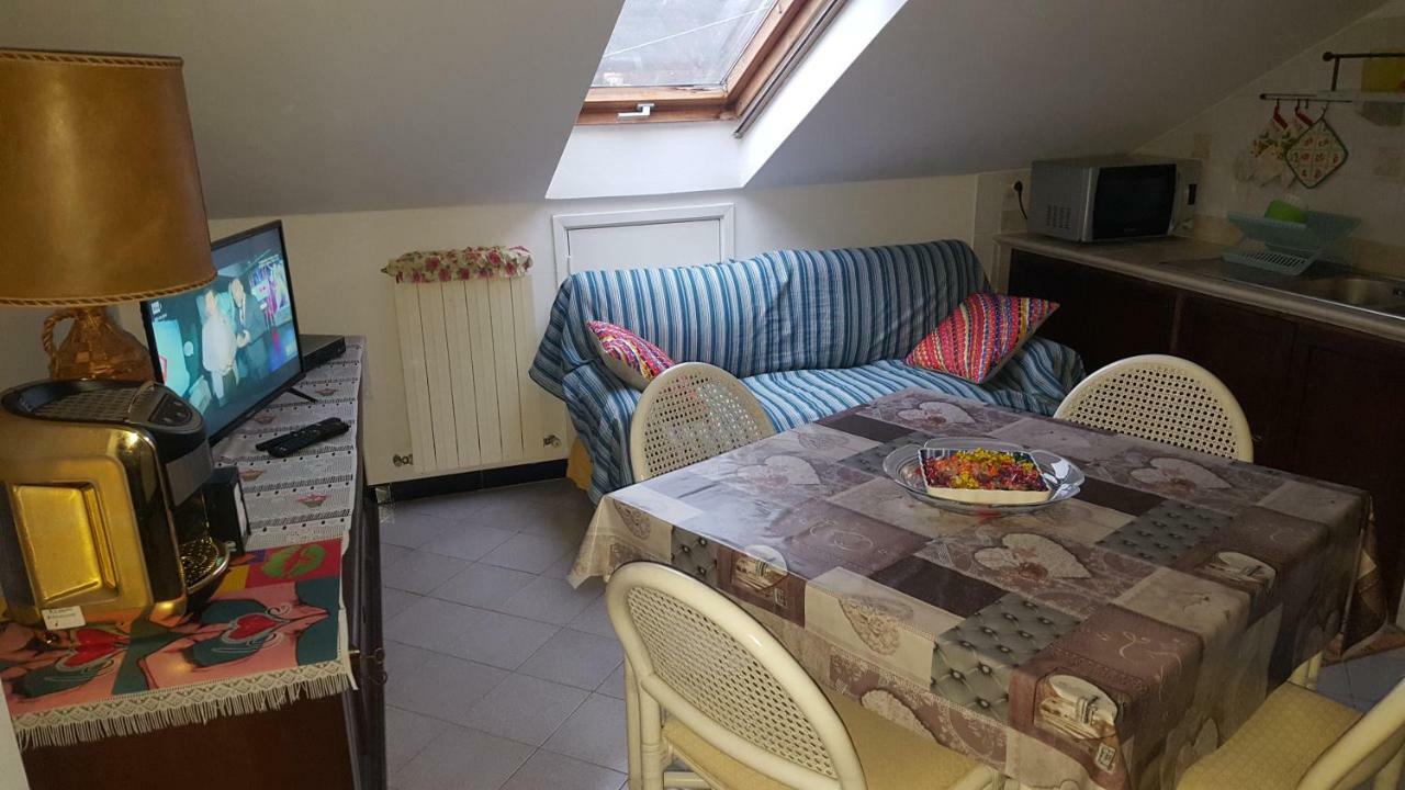 La Mansardina Apartment Vezzi Portio Bagian luar foto